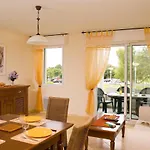 Madame Les Maisons De Fontenelles Resort 2*