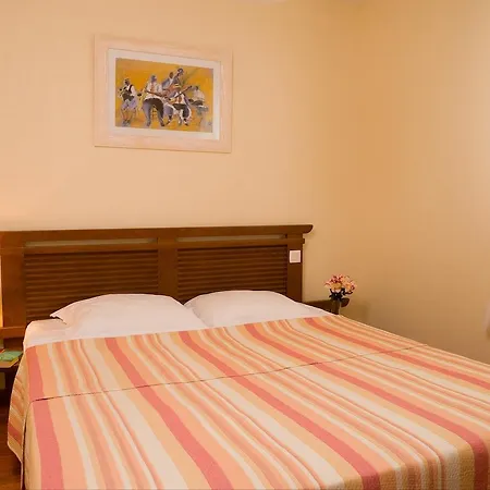 Madame Les Maisons De Fontenelles L'Aiguillon-sur-Vie