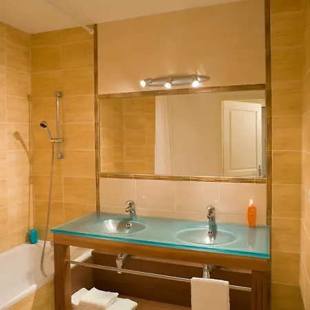 Madame Les Maisons De Fontenelles 2*