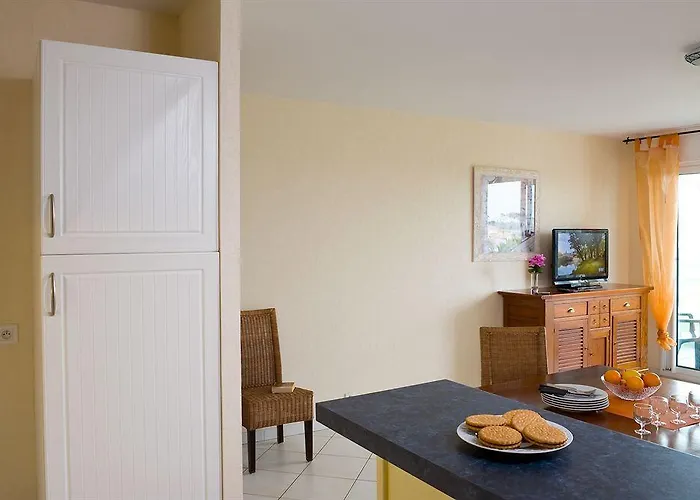 Madame Les Maisons De Fontenelles 2*