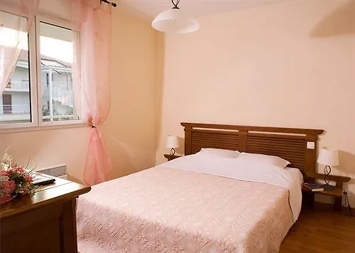 Madame Les Maisons De Fontenelles