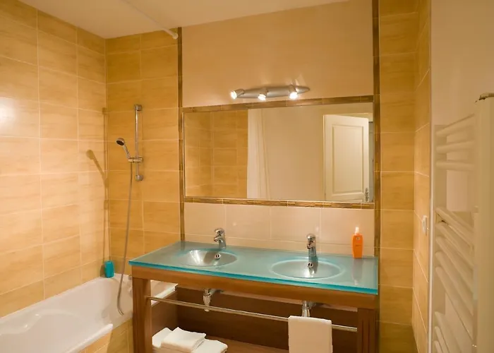 Madame Les Maisons De Fontenelles 2*